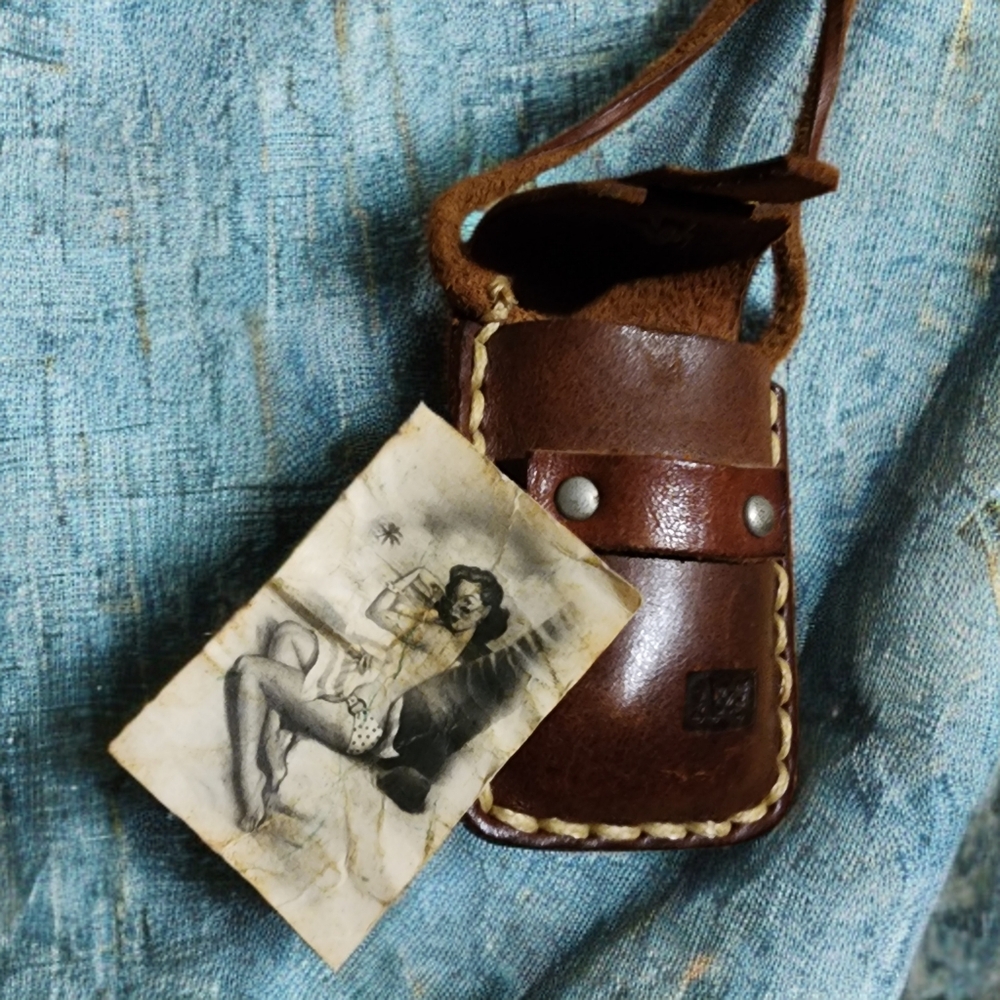 VINTAGE Abercrombie & Fitch leather necklace - 𝙐𝙇𝙏𝙍𝘼 RARE